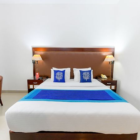 Oyo 7188 Ajantha Regency Hotel Kochi Exterior foto
