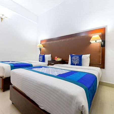 Oyo 7188 Ajantha Regency Hotel Kochi Exterior foto