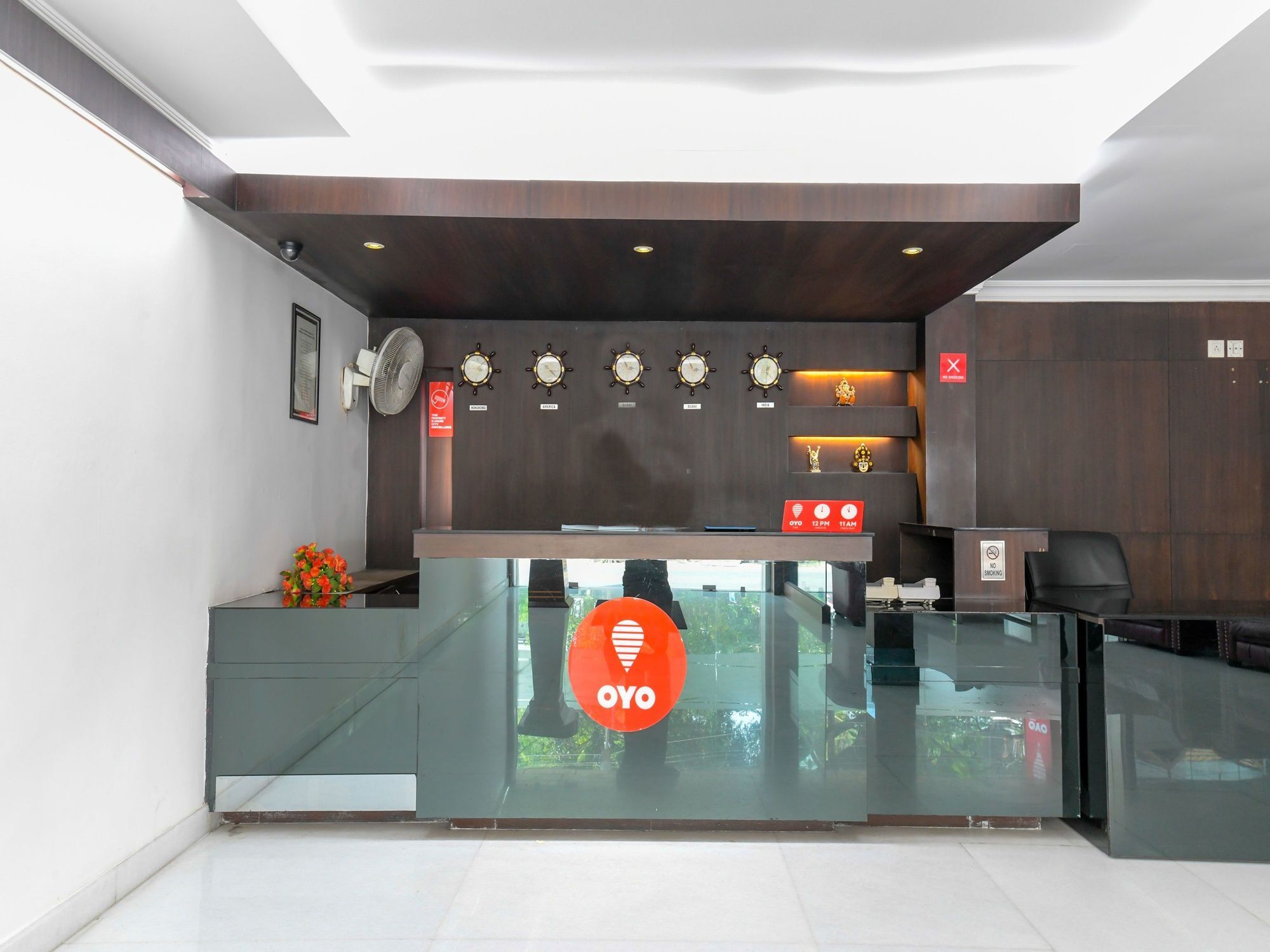 Oyo 7188 Ajantha Regency Hotel Kochi Exterior foto