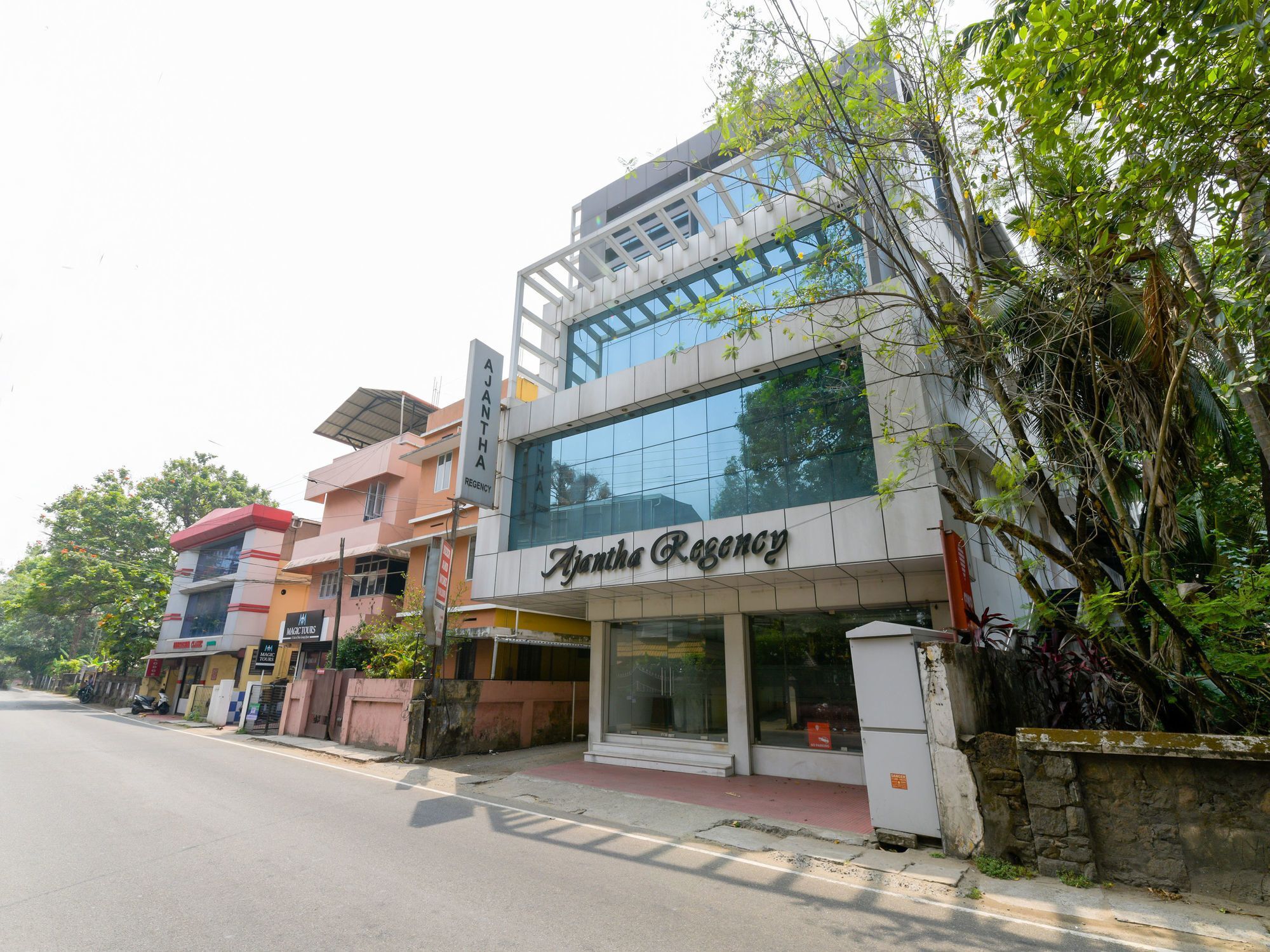 Oyo 7188 Ajantha Regency Hotel Kochi Exterior foto